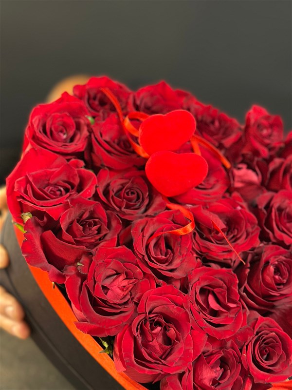 Özel Kalp kutuda kalpli güller