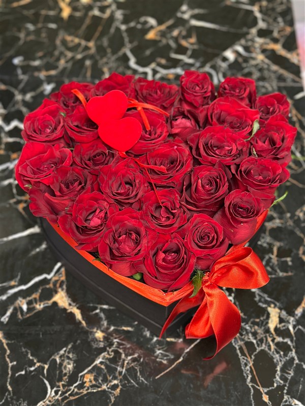 Özel Kalp kutuda kalpli güller