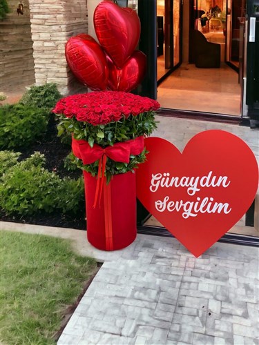 Dev Kutuda 200 adet Gül Balonlu ve Özel Kalp Mesajla