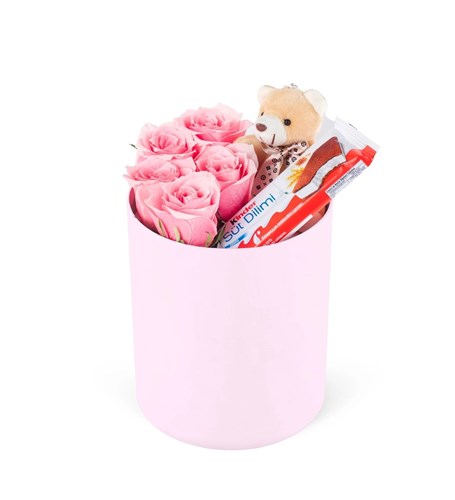Yuvarlak Pembe Kutuda Ayıcık Ve Süt Dilimli Pembe Gül
