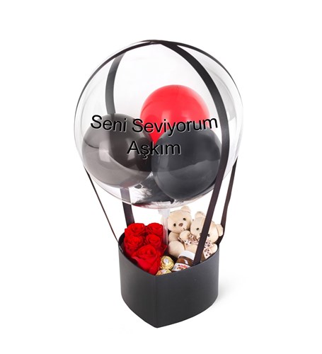 Kalp Kutuda Kırmızı Güller Ve Çikolatalı Balon Kutusu