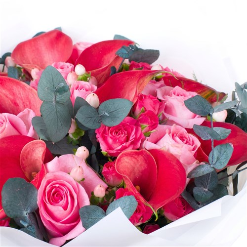 Gala ve Pembe Gül Buketi Rosalia