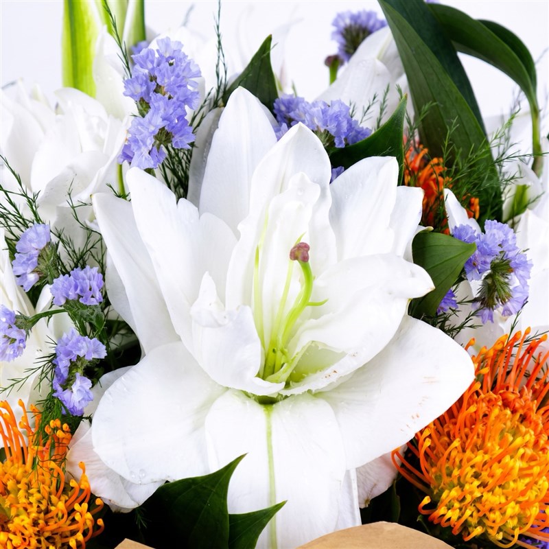 Beyaz Lilyum Luxe Bloom Buketi